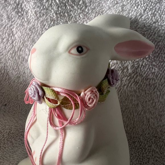 VINTAGE CERAMIC BUNNY STATUE- 1995 - Picture 5 of 8